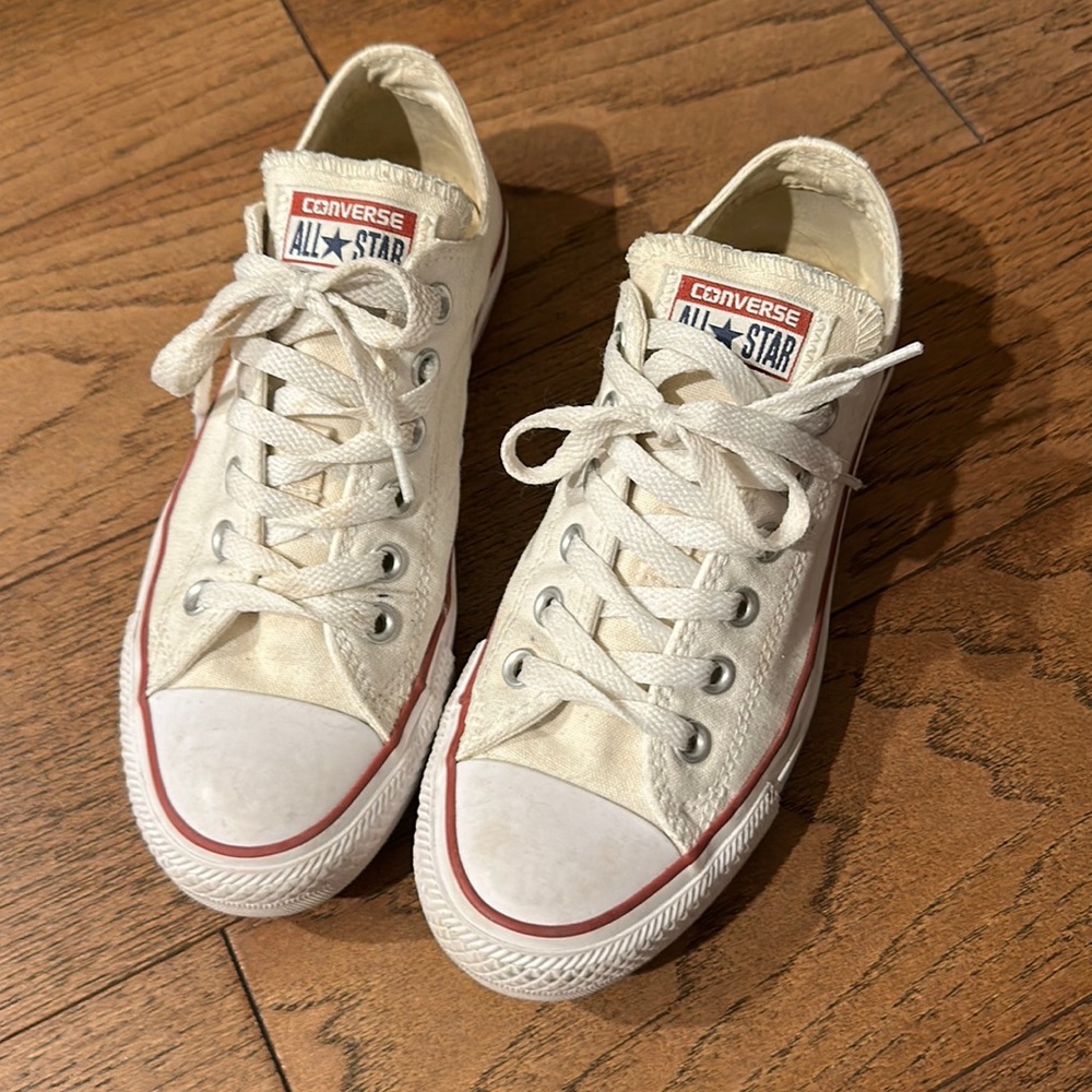 Converse tennis shoes